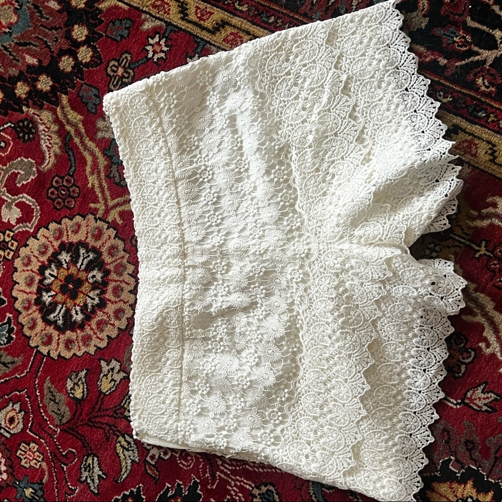 Anne Taylor LOFT Lacey shorts - Picture 2 of 6